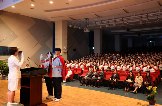 ‘제15회 나이팅게일 선서식’ 장면. 사진=경남정보대 제공