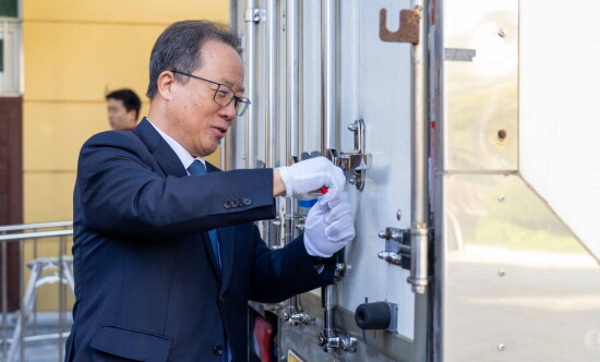 수능 문답지 확인 모습. 사진=부산교육청 제공