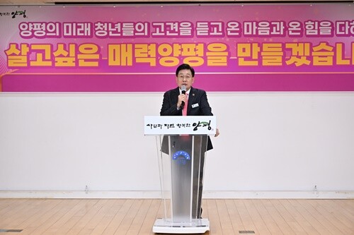 청년과 함께하는 소통한마당에서 인사말을 하는 전진선 군수. 사진=양평군청 제공