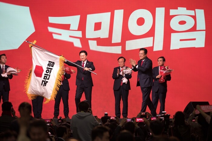 특검은 압수수색 과정에서 김기현 전 국민의힘 대표 부인이 김건희 씨에게 보낸 로저비비에 손가방도 확보했다 . 사진=이종현 기자