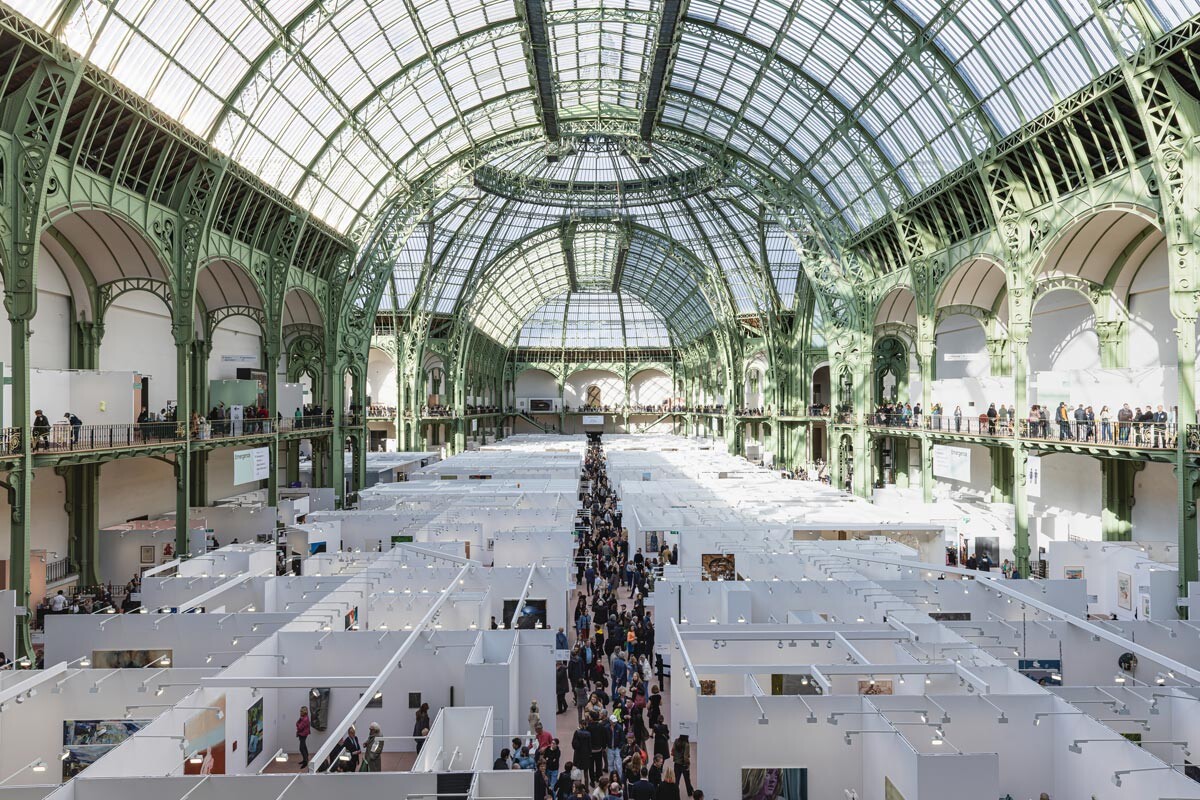 지난 10월 그랑팔레에서 개최된 아트바젤 파리 전경. 사진=Art Basel Paris 2025. Courtesy of Art Basel