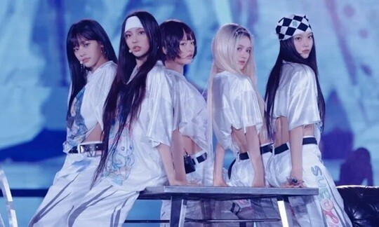 걸그룹 뉴진스(NewJeans·민지, 하니, 다니엘, 해린, 혜인)가 소속사 어도어(ADOR)와의 약 1년에 걸친 전속계약 해지 분쟁을 마무리 짓고 복귀한다. 사진=어도어 제공