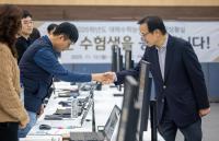 임태희 경기도교육감 "수능시험, 학생만의 시험 아니라 가족 모두의 수능"