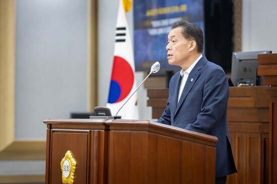 이재준 수원특례시장이 19일 제397회 수원특례시의회 제2차 정례회에서 2026 시정연설을 하고 있다. 사진=수원특례시 제공