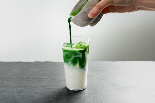 전 세계가 말차의 매력에 빠졌다. 말차를 앞세운 신제품이 끝없이 쏟아지고 있다. 일본 말차 전문 카페의 말차라테. 사진=THE MATCHA TOKYO 홈페이지