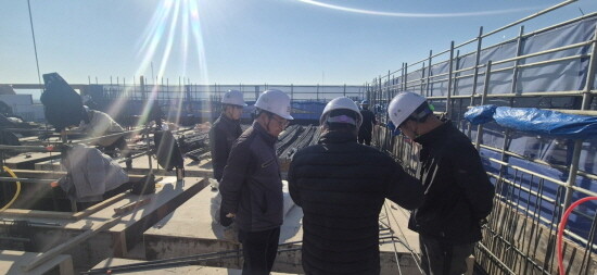 안전점검 장면. 사진=김해시 제공