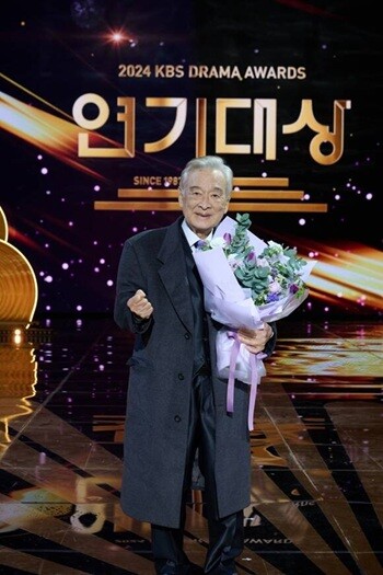 '연예계 큰 어르신'으로 꼽히며 현역 최고령 배우로 활동해 온 배우 이순재가 별세했다. 향년 91세. 사진=KBS 제공