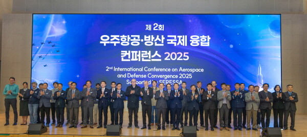 경상국립대학교(GNU)는 11월 24일 오전 10시 가좌캠퍼스 GNU컨벤션센터 2층 대강당에서 ‘제2회 우주항공·방산 국제 융합 콘퍼런스 2025’를 성황리에 개최했다. 사진=경상국립대 제공