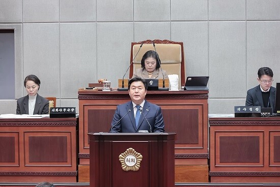 임병택 시흥시장이 27일 제322회 시흥시의회 정례회에서 시정연설을 하고 있다. 사진=시흥시 제공