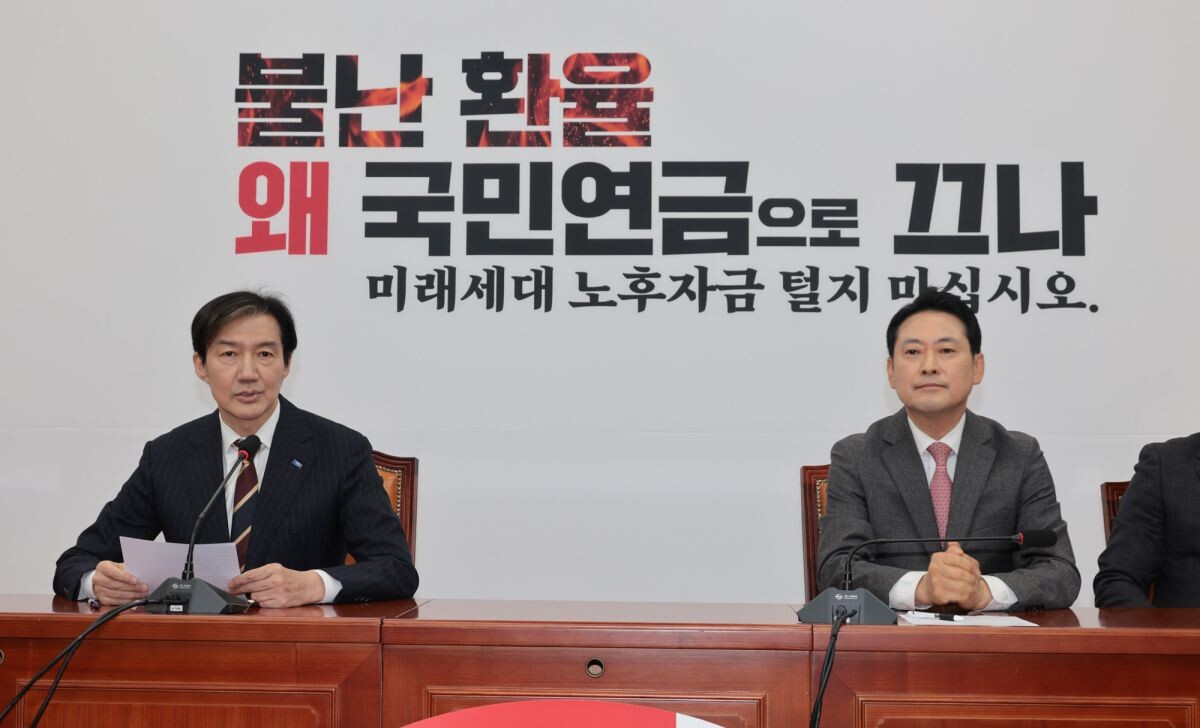1일 오전 조국혁산당 조국 대표가 국민의힘 장독혁 대표를 예방하여 인사하고 있다. 사진=이종현 기자