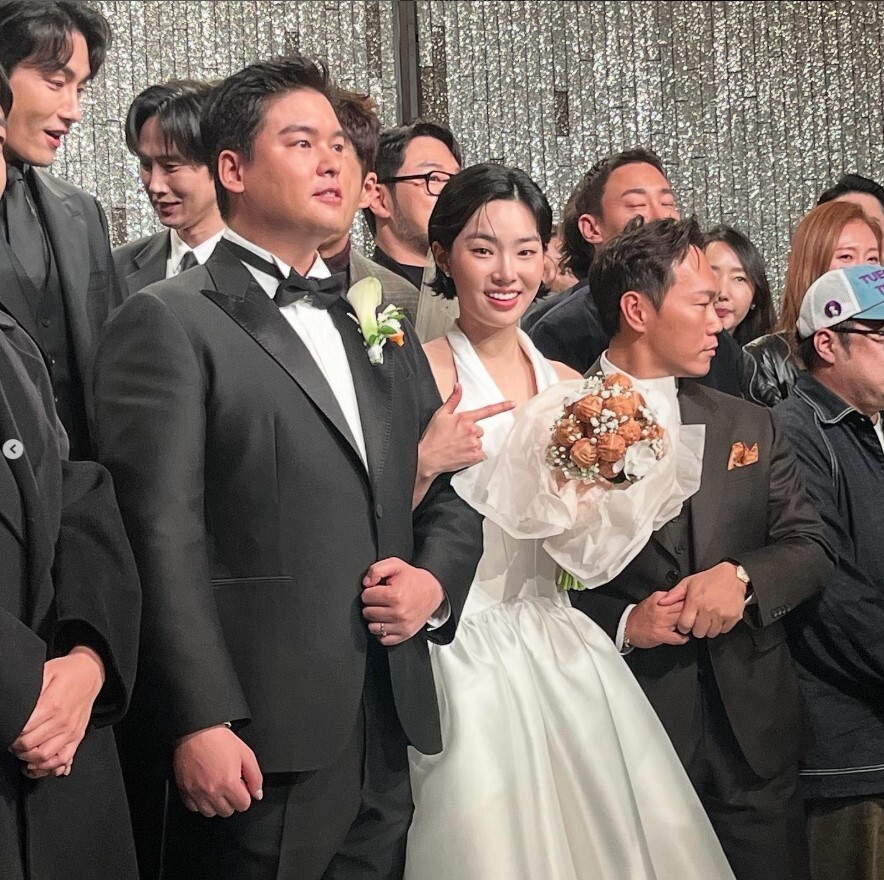 배우 이장원-조혜원 커플은 비공개로 결혼식을 올렸지만 이후 ‘호두 부케’, ‘호두과자 답례품’ 등이 화제가 됐다. 사진=부창제과 인스타그램 캡처