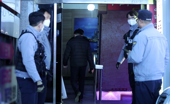 12월 3일 오후 경남 창원시 소재의 한 모텔에서 20대 남성 한 명과 10대 남녀 두 명이 사망하고 10대 남성 한 명은 중상을 입은 사건이 발생했다. 사진=연합뉴스
