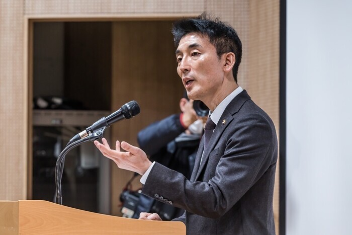 헌법재판소가 김용현 전 국방부 장관이 제기한 '변호인 동석 불허 위헌' 헌법 소원을 각하했다. 사진은 김 전 장관의 변호인 중 한 명인 이하상 변호사. 사진 = 최준필 기자