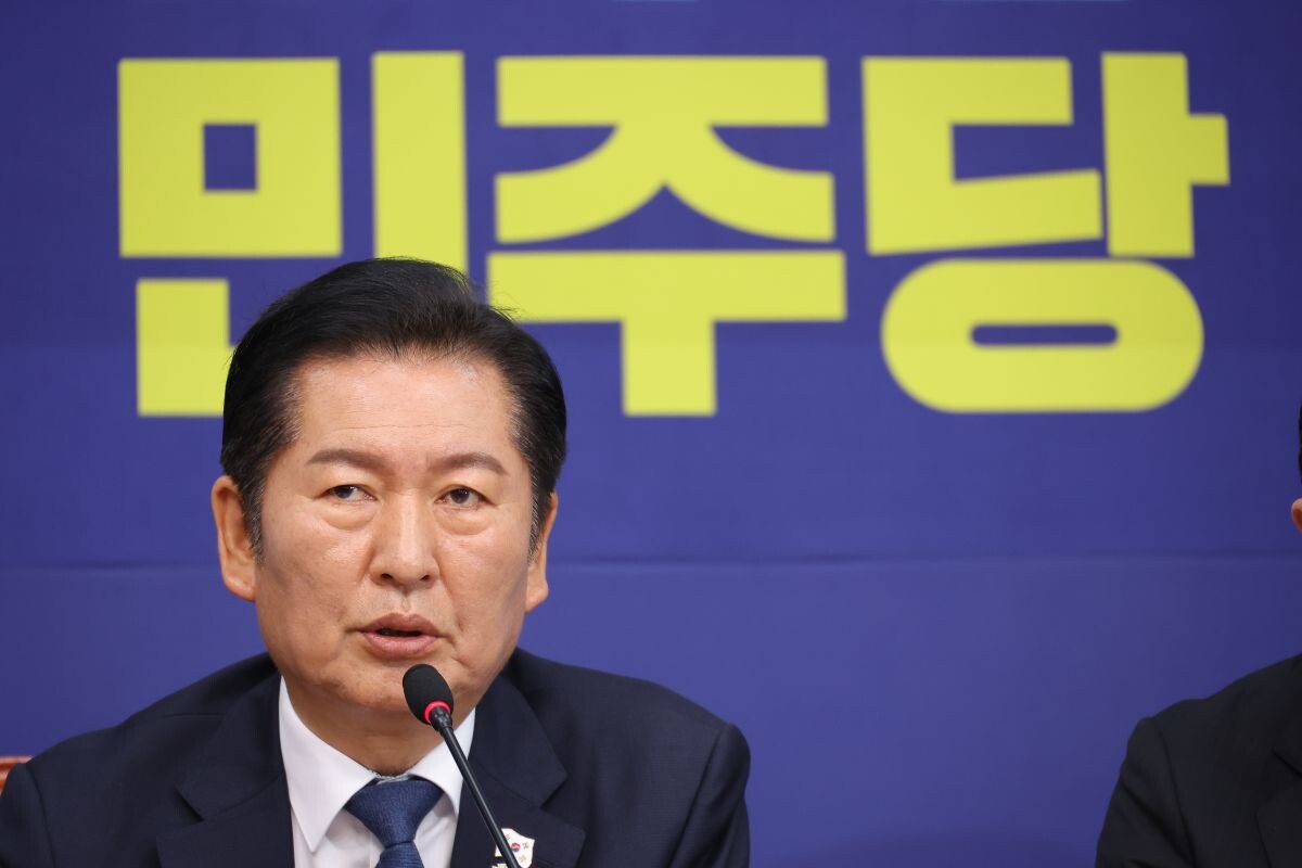 정청래 대표가 8일 서울 여의도 국회에서 열린 최고위원회의에서 발언하고 있다. 사진=연합뉴스