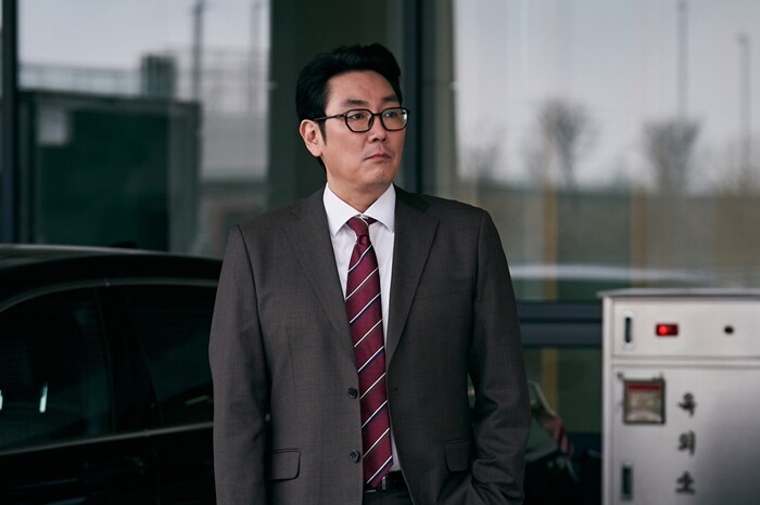 최근 조진웅이 과거 범죄 이력 논란에 휘말려 은퇴를 선언했다. 사진=영화 ‘데드맨’ 홍보 스틸컷