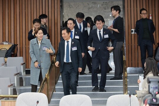 12월 5일 오전 국회에서 열린 더불어민주당 중앙위원회의에 정청래 대표를 비롯한 중앙위원들이 참석했다. 사진=이종현 기자