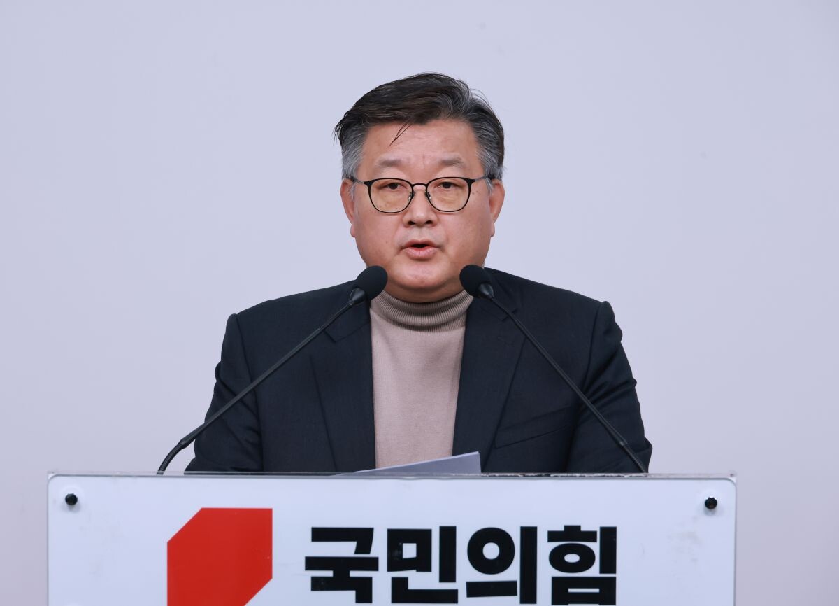 이호선 위원장이 16일 서울 여의도 국민의힘 중앙당사에서 김종혁 전 최고위원에 대한 당원권 정지 2년 권고 결정과 관련해 설명하고 있다. 사진=연합뉴스
