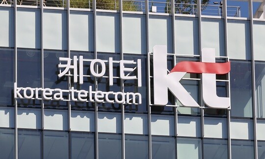 박윤영 전 KT 기업부문장(사장)이 KT의 차기 대표이사 최종 후보로 내정됐다. 서울시 종로구에 위치한 KT광화문빌딩 전경. 사진=임준선 기자