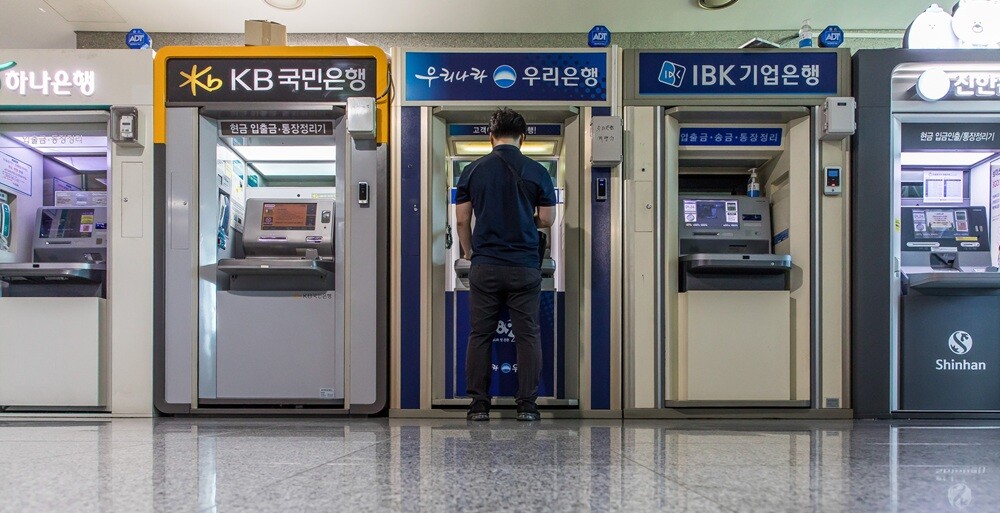 서울 영등포구 국회 의원회관 내 위치한 ATM 기기들의 모습으로 기사 특정 내용과 관련 없음. 사진=최준필 기자