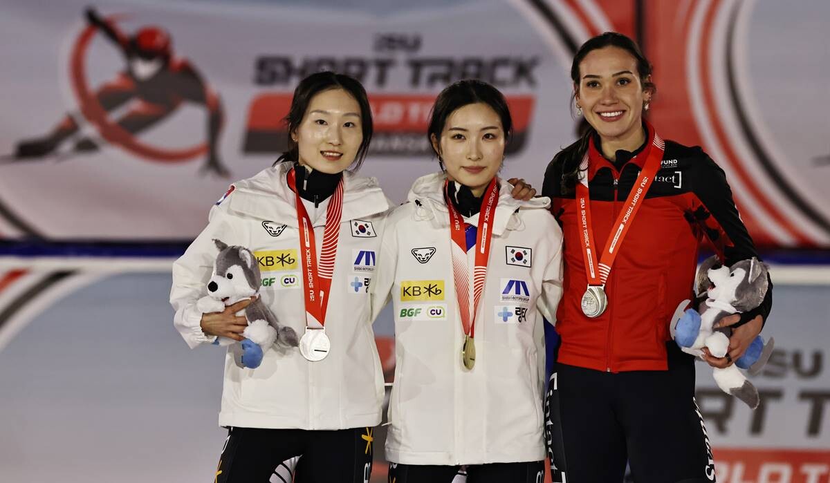 2026 밀라노·코르티나담페초 동계올림픽 개막이 50일 앞으로 다가왔다. 전통의 '메달밭' 쇼트트랙 종목에서는 최민정(왼쪽)과 김길리(가운데)의 선전이 예상된다. 사진=연합뉴스