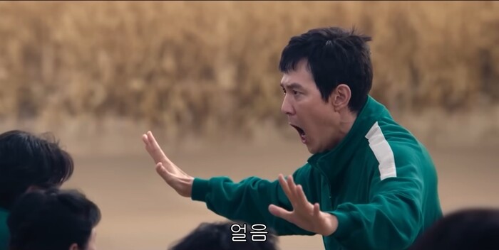 ‘오징어 게임’ 속 기훈의 대사 “얼∼음∼”은 다양한 밈을 낳으며 회자됐다. 사진=넷플릭스 ‘오징어 게임2’ 영상 캡처