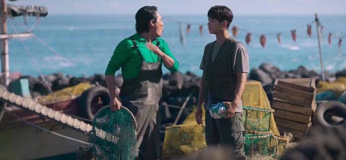 배우 최대훈이 연기한 부상길은 입에 달고 사는 “학∼씨”라는 대사 때문에 ‘부상길’보다는 ‘학씨 아저씨’라 불렸다. 사진=넷플릭스 ‘폭싹 속았수다’ 영상 캡처