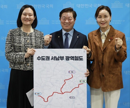 23일 국회에서 열린 '수도권 서남부 광역철도 민자사업 추진 기자회견'에 참석한 박승원 광명시장. 사진=광명시 제공