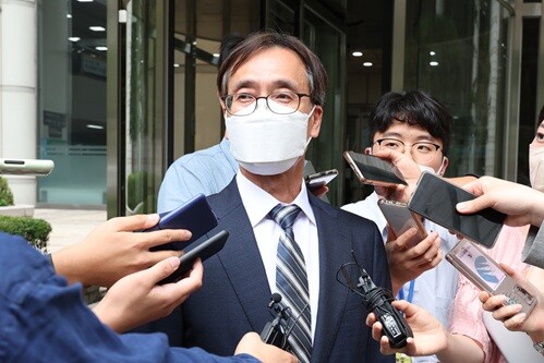 법무부가 '한동훈 독직폭행' 혐의로 기소됐다가 무죄를 선고받은 정진웅 대전고검 검사에게 견책 징계를 내렸다. 사진 = 연합뉴스