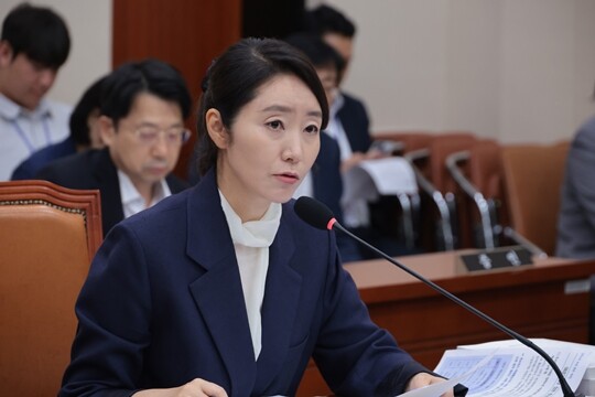 7월 14일 오후 국회 여성가족위원회에서 열린 강선우 여성가족부 장관 후보자에 대한 인사청문회에서 강 후보자가 기자들의 질문에 답하고 있다. 사진=이종현 기자