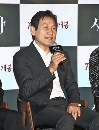 혈액암 투병 중인 배우 안성기가 건강 악화로 병원으로 이송된 사실이 전해졌다. 사진=일요신문DB