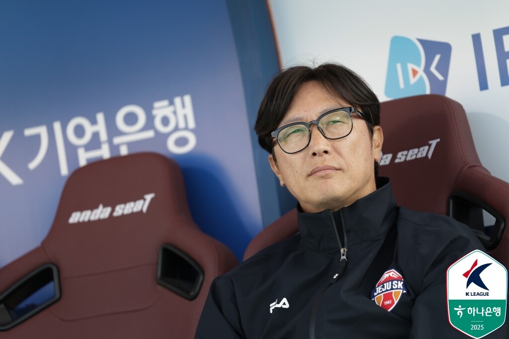 2025시즌 제주 SK FC의 극적인 1부리그 잔류를 이끈 김정수 감독을 만났다. 사진=한국프로축구연맹 제공