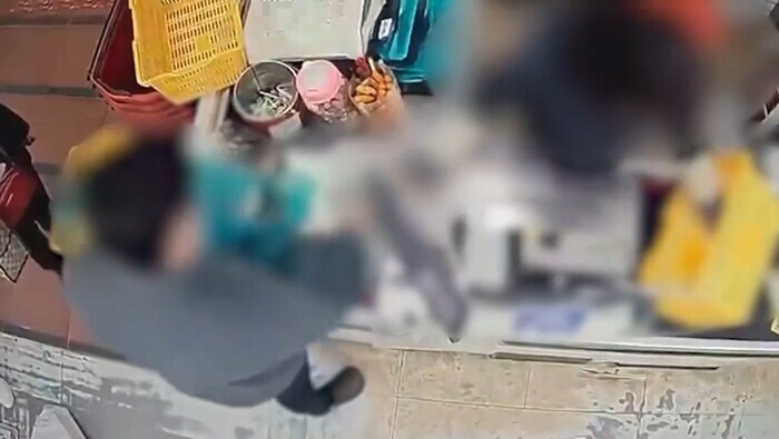 A 씨는 오전에 구입한 흉기를 경찰 조사 과정에서 압수당하자 귀가 조치 직후인 이날 오후 모텔 인근 마트에서 다시 구입했다. 사진=경남경찰청 제공 영상 캡처