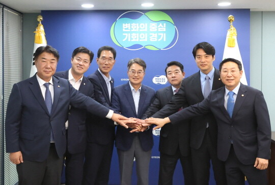 2025년 10월 2일 김동연 경기도지사와 고양, 파주, 김포 지역구 국회의원 등이 참석한 가운데 일산대교 관련 간담회가 열렸다. 사진=경기도