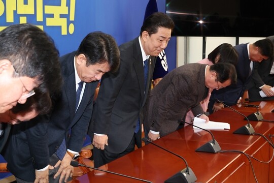 더불어민주당 김병기 전 원내대표가 2025년 12월 30일 국회에서 열린 민주당 원내대책회의에서 사퇴 의사를 밝히고 있다. 사진=이종현 기자