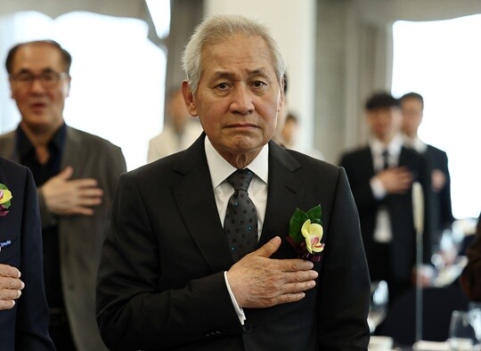이날 빈소에는 고인과 '충무로 단짝'으로 불렸던 배우 박중훈과 60년지기 '죽마고우'인 가수 조용필이 방문해 고인을 기렸다. 사진은 2023년 4월 19일 서울 중구 프레스센터에서 열린 4·19 민주평화상 시상식에 참석한 고인의 모습. 사진=연합뉴스