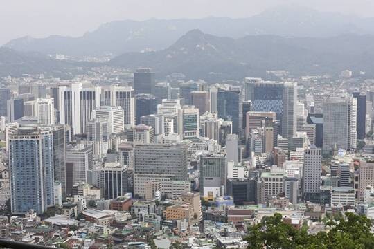 서울 남산타워에서 바라본 서울 종로 일대 빌딩숲 전경. 사진=박정훈 기자