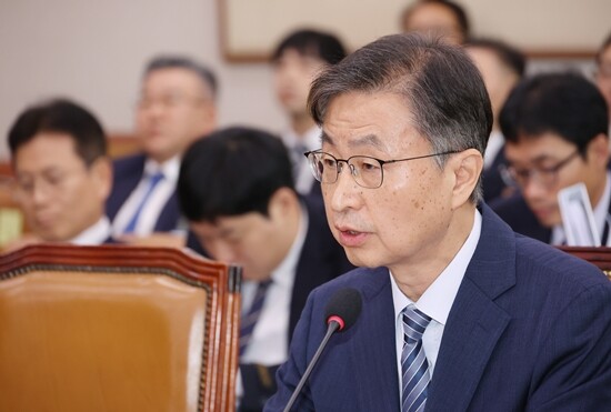 고위공직자범죄수사처가 최재해 전 감사원장과 유병호 전 감사원 사무총장에 대해 검찰에 공소제기를 요청했다. 사진은 최재해 전 감사원장. 사진 = 연합뉴스