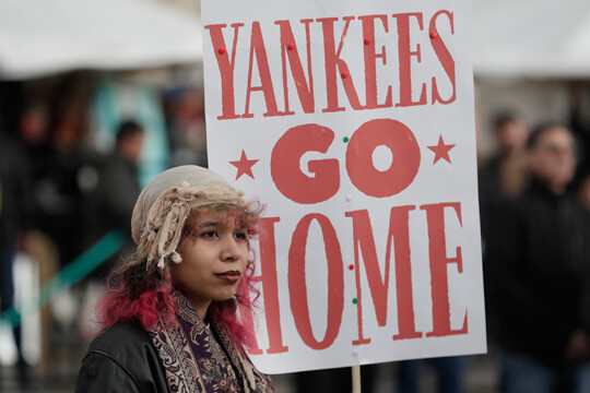 구스타보 페트로 콜롬비아 대통령은 트럼프의 위협에 맞서 “나 역시 무기를 들 의향이 있다”고 경고했다. 1월 7일 보고타 볼리바르 광장에서 열린 시위. 사진=EPA/연합뉴스