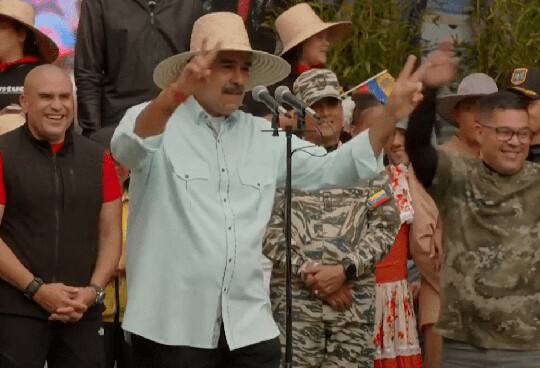 마두로는 체포되기 몇 주 전부터 트럼프를 조롱하듯 공개석상에서 노래를 부르거나 춤을 추곤 했다. 사진=유튜브 캡처