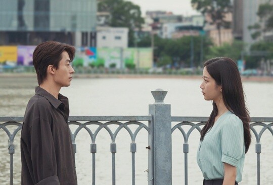 '아바타: 불과 재', '주토피아 2' 등 쟁쟁한 경쟁작 사이에서 다크호스로 뛰어오른 영화 '만약에 우리'가 개봉 12일 만에 100만 관객을 돌파했다. 사진=영화 '만약에 우리' 스틸컷