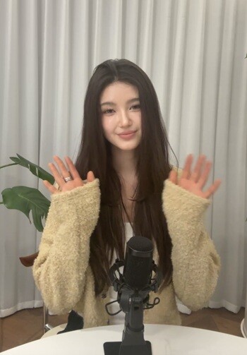 소속사 어도어(ADOR)로부터 전속계약 해지를 통보받은 뒤 430억 원 대의 손해배상 소송이 제기된 걸그룹 뉴진스(NewJeans)의 전 멤버 다니엘이 오랜 침묵을 깨고 팬들 앞에 섰다. 사진=다니엘 인스타그램 캡처