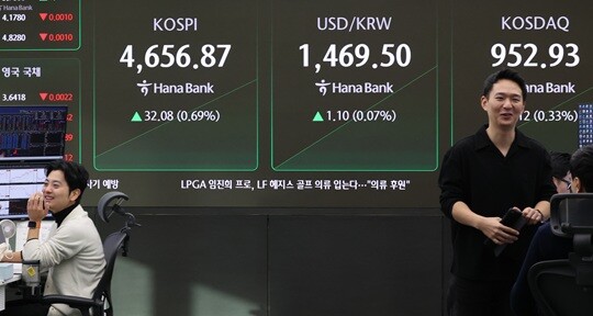 13일 오전 서울 중구 하나은행 딜링룸 현황판. 사진=연합뉴스