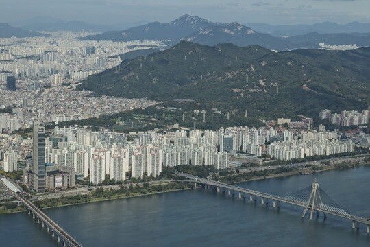 서울시 송파구 서울스카이 전망대에서 바라본 서울 아파트 단지 전경. 사진=박정훈 기자