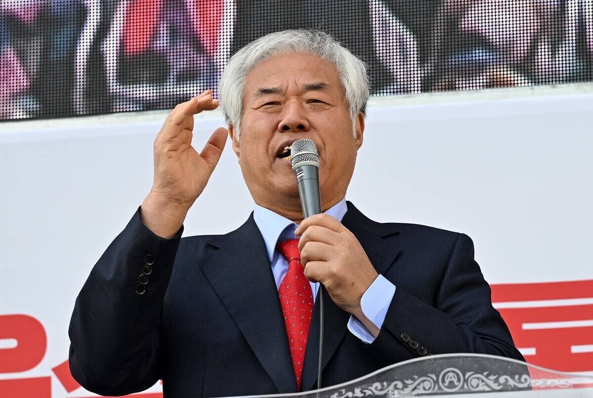 전광훈 목사가 지난 2025년 3월 서울 광화문 일대에서 대한민국바로세우기국민운동본부가 주최한 '자유 통일을 위한 국민 대회'에서 발언하고 있다. 사진=박은숙 기자