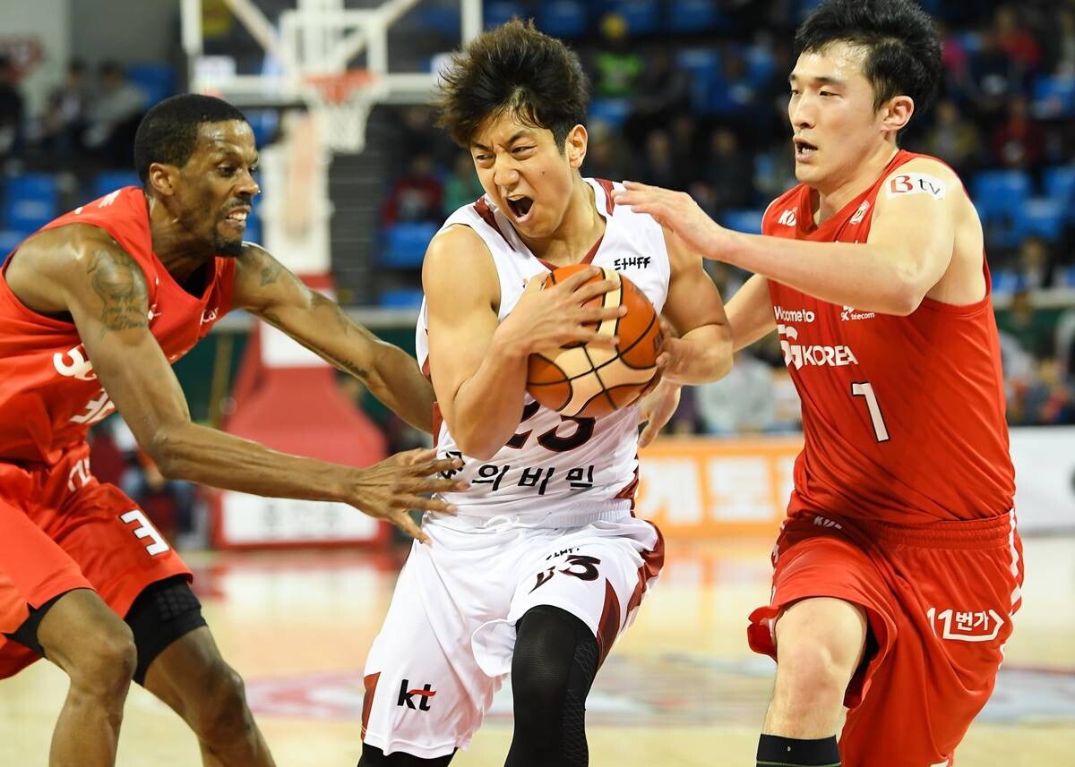 또 다른 농구인 2세 허훈 역시 데뷔 시즌 뛰어난 활약을 선보였다. 사진=KBL 제공