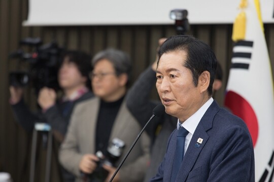 1월 15일 오전 서울 여의도 국회에서 열린 더불어민주당 의원총회에서 정청래 대표가 발언을 하고 있다. 사진=이종현 기자