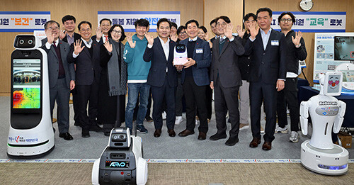 AI 돌봄 로봇 전시. 사진=경북도 제공