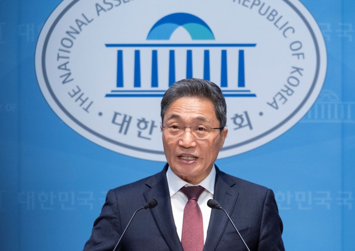 이학재 인천국제공항공사 사장이 20일 국회 소통관에서 ‘대통령실의 인천공항 공사 불법 인사 개입’을 주장하는 기자회견을 하고 있다. 사진=연합뉴스