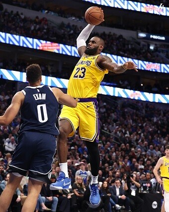 르브론 제임스가 22년 만에 NBA 올스타 스타팅 명단에서 빠지게 됐다. 사진=LA 레이커스 페이스북