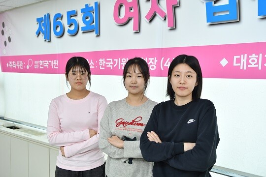 왼쪽부터 악지우, 이서영, 장진아 초단. 사진=한국기원 제공